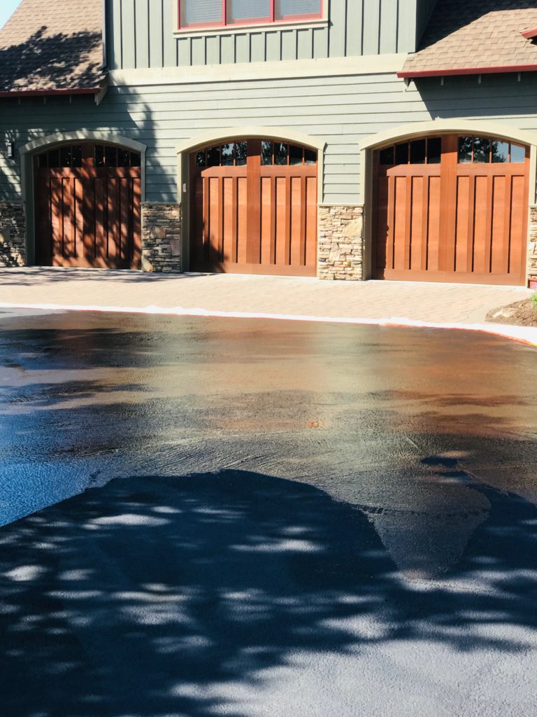 Bend Oregon Seal Coating Asphalt Driveway